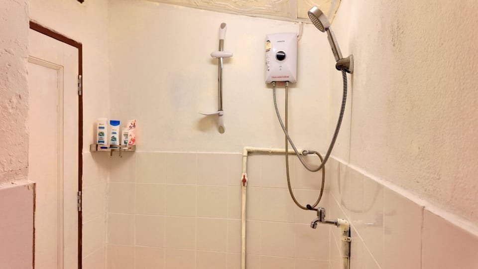 House, 2 Bedrooms, Non Smoking, Patio | Bathroom | Hydromassage showerhead, hair dryer, slippers, bidet