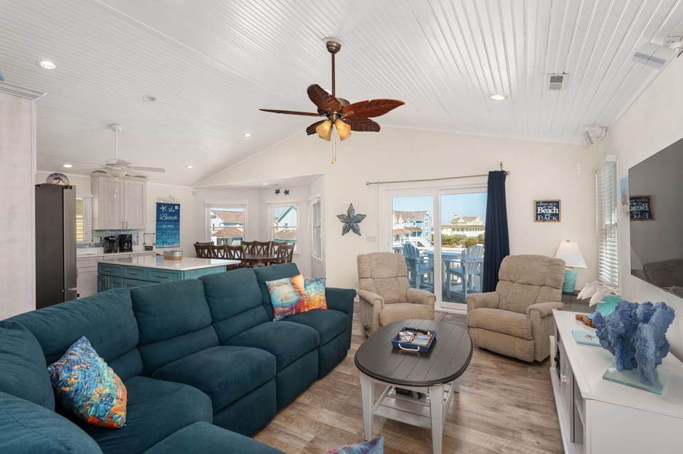 SS77: Waves of Joy | TL Living Area - Deck Access