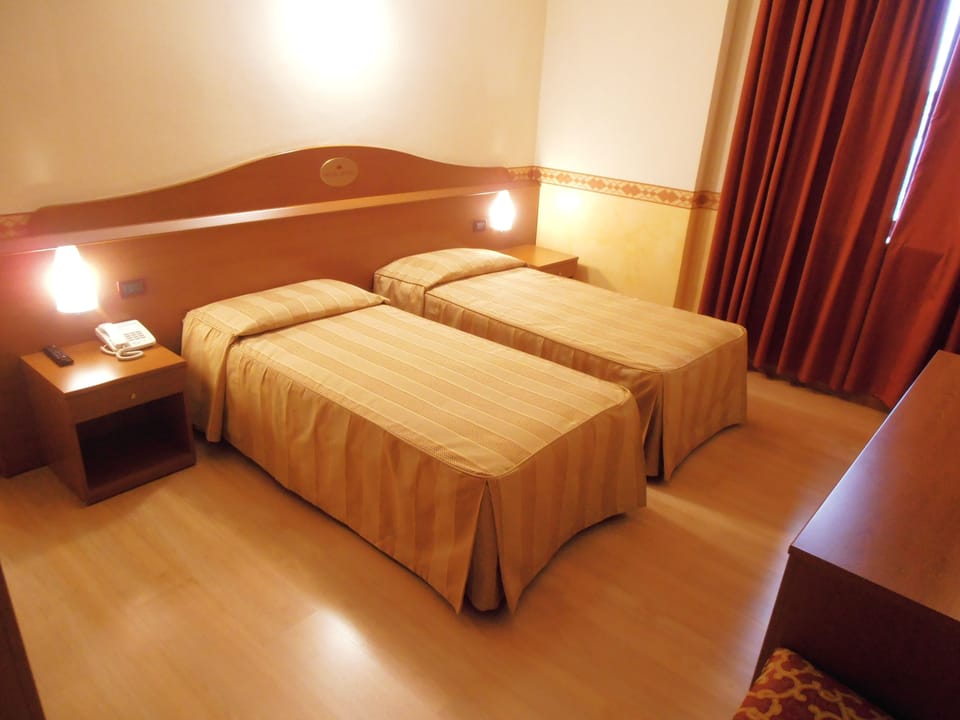 Double Room | Premium bedding, pillowtop beds, free minibar, in-room safe