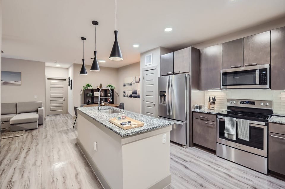 EQUIPPED KITCHEN