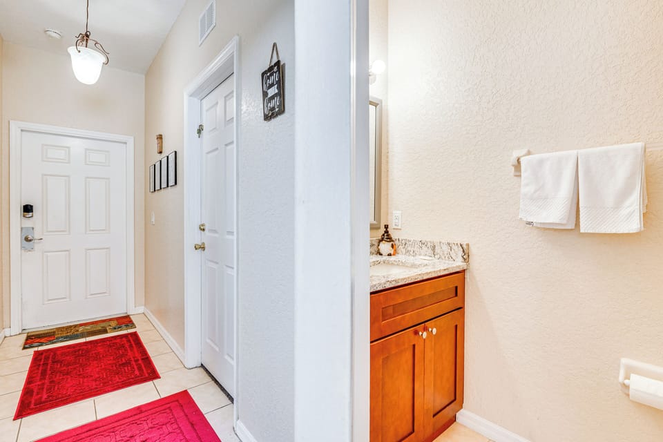 Half Bathroom | 1st Floor | Complimentary Toiletries | Hair Dryer