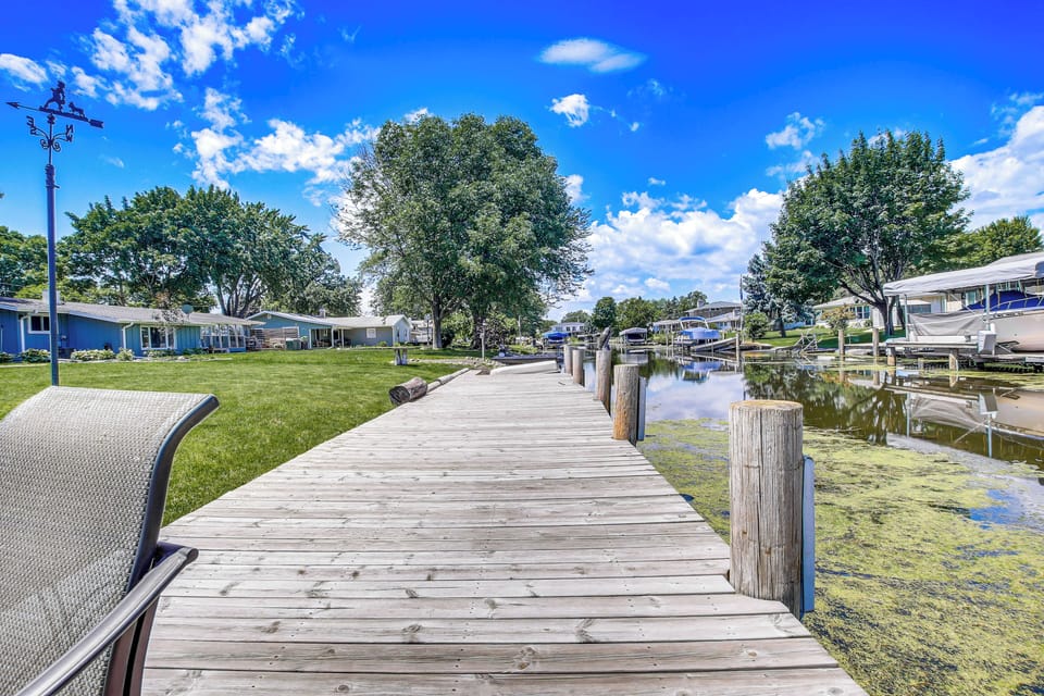 Canal-front | Dock