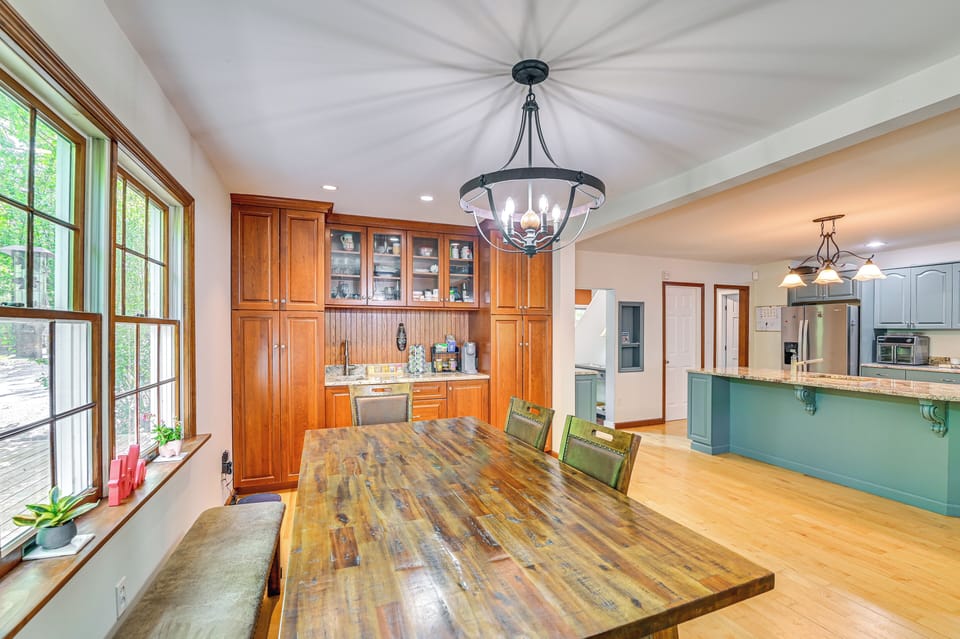 Dining Area | Coffee Bar