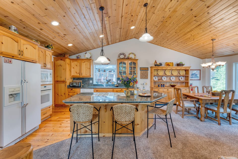 Fully equipped kitchen with extra barstool seating.