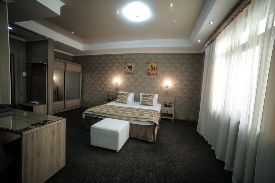 Junior Suite | Premium bedding, minibar, in-room safe, desk