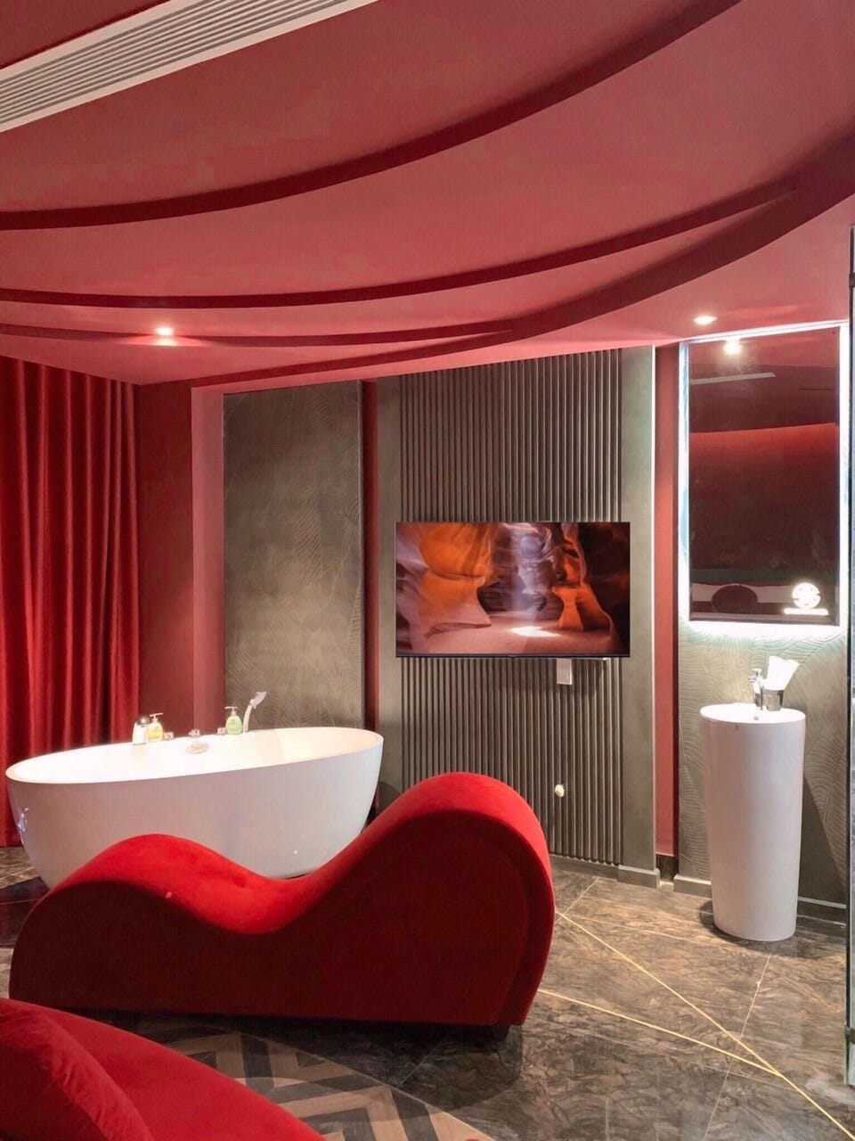 Romantic Suite, Lake View | Premium bedding, minibar, desk, laptop workspace