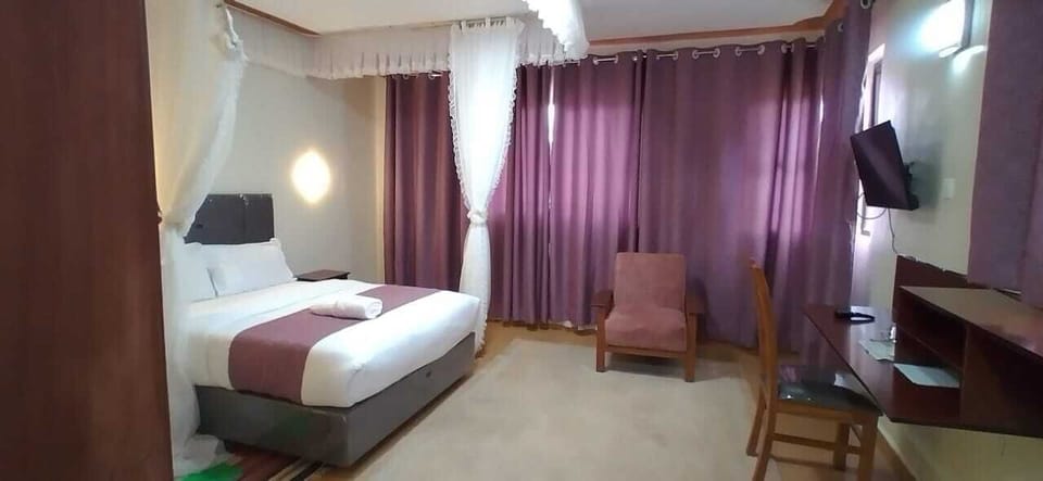 Executive Double Room, Pool View | Premium bedding, WiFi (free)