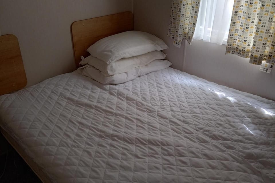 Cabin | 2 bedrooms, iron/ironing board, WiFi (free)