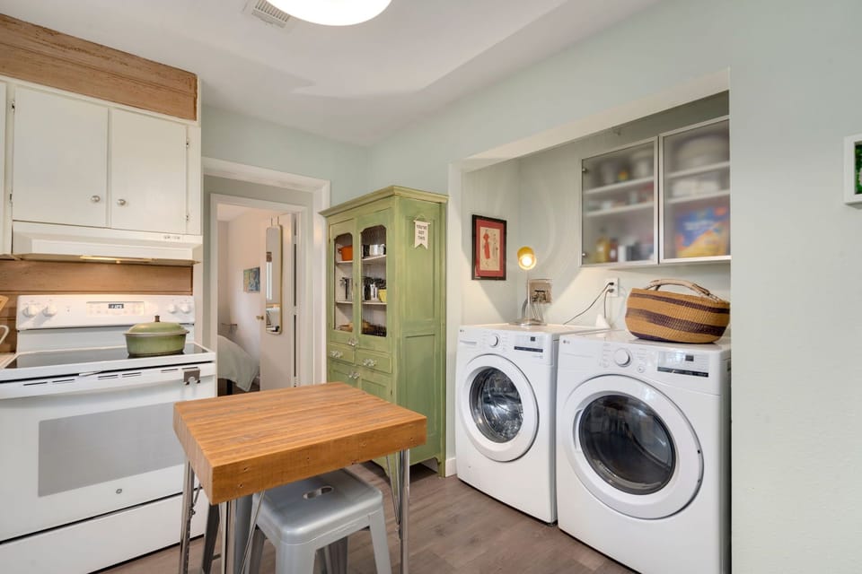 House, Multiple Beds, Kitchen, Garden View (629 Lesser Drive) | Interior