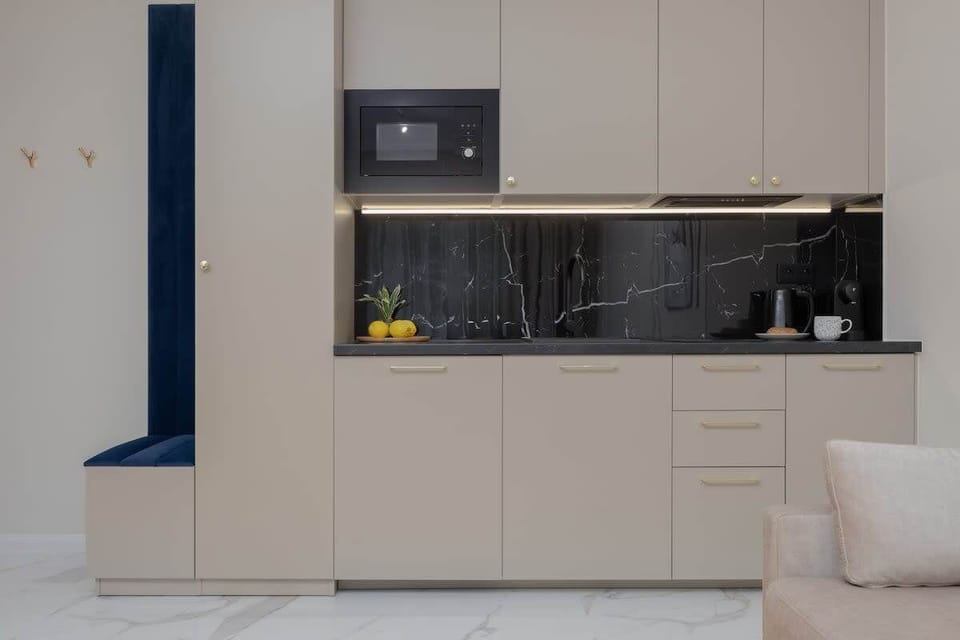 Kitchenette with plenty of kitchen utensils and dishes. 