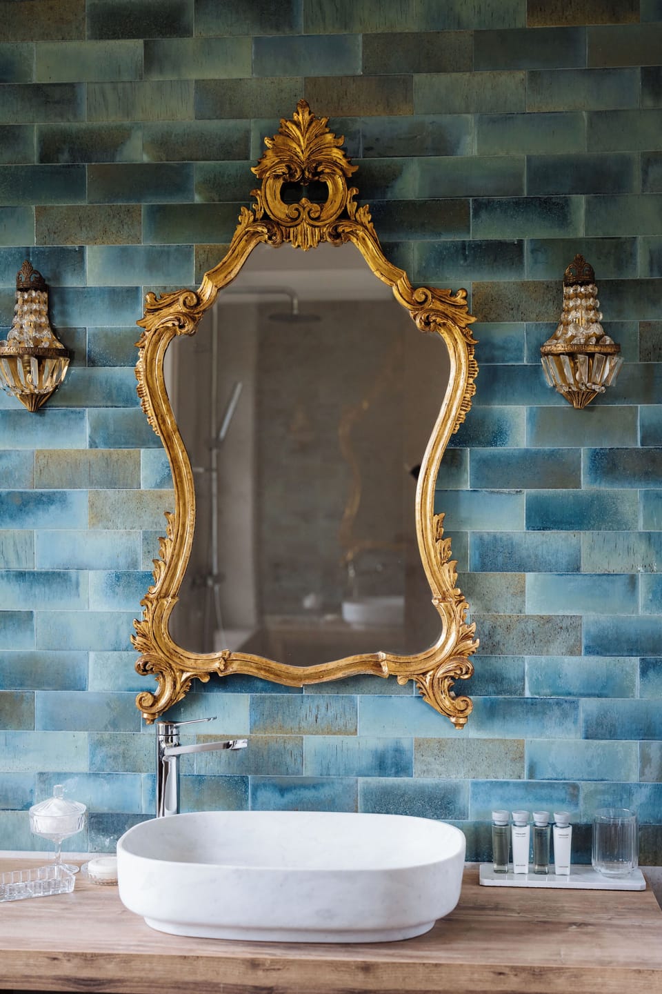 Deluxe Double Room, Vineyard View (Blue Room) | Bathroom | Shower, designer toiletries, hair dryer, bathrobes