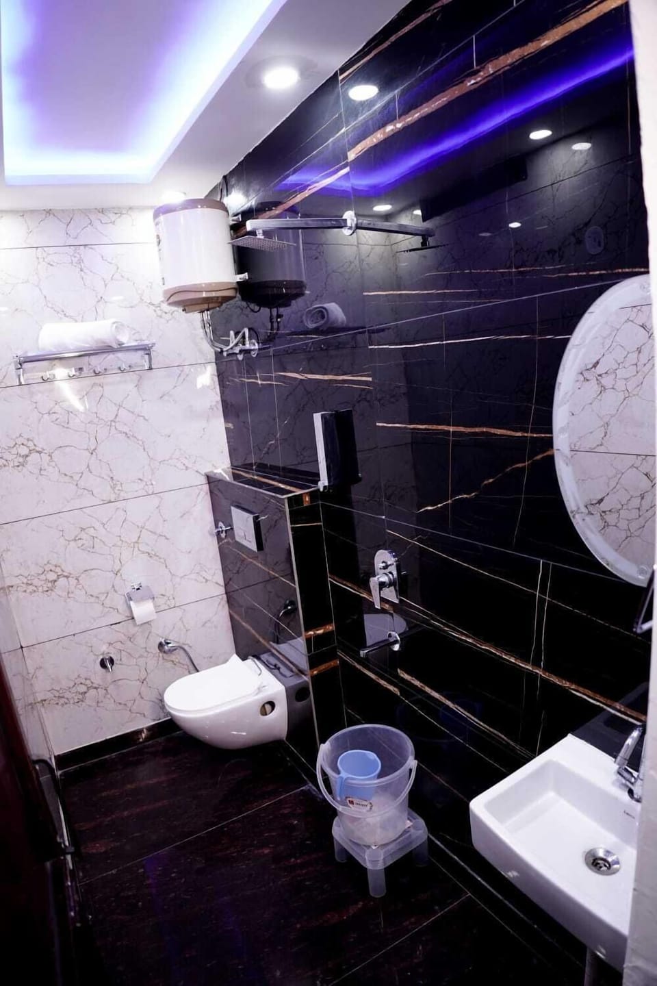 Deluxe Room | Bathroom | Shower