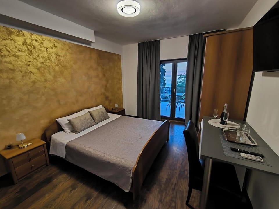 Double Room, Sea View | Free WiFi