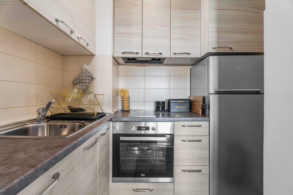 Apartment, Garden View | Private kitchen | Full-size fridge, oven, dishwasher, coffee/tea maker