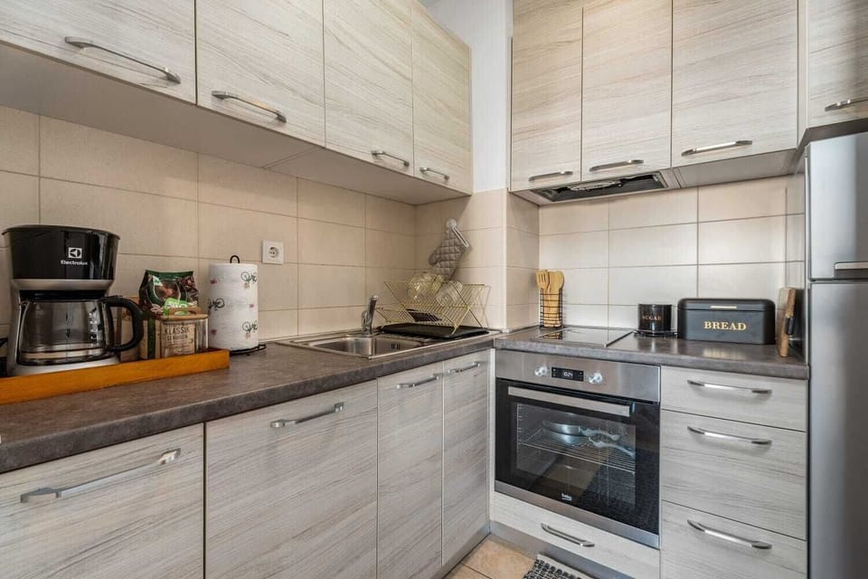 Apartment, Garden View | Private kitchen | Full-size fridge, oven, dishwasher, coffee/tea maker