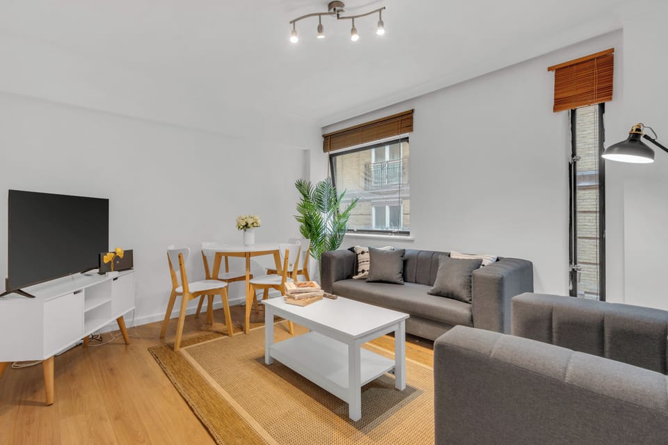 Superior Apartment, 1 Bedroom, Non Smoking, Kitchenette | Living area | 40-inch TV with satellite channels