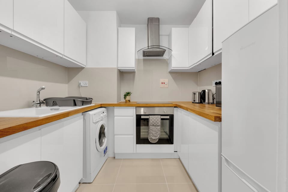 Superior Apartment, 1 Bedroom, Non Smoking, Kitchenette | Private kitchen | Fridge, microwave, stovetop, dishwasher
