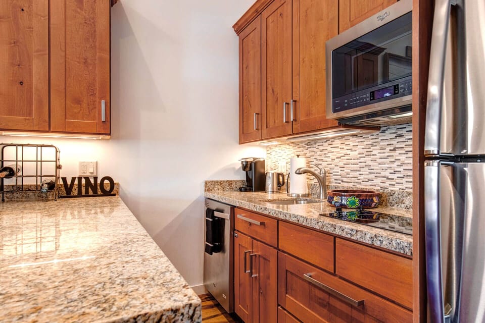 Prospector Lodge 627: Full kitchen