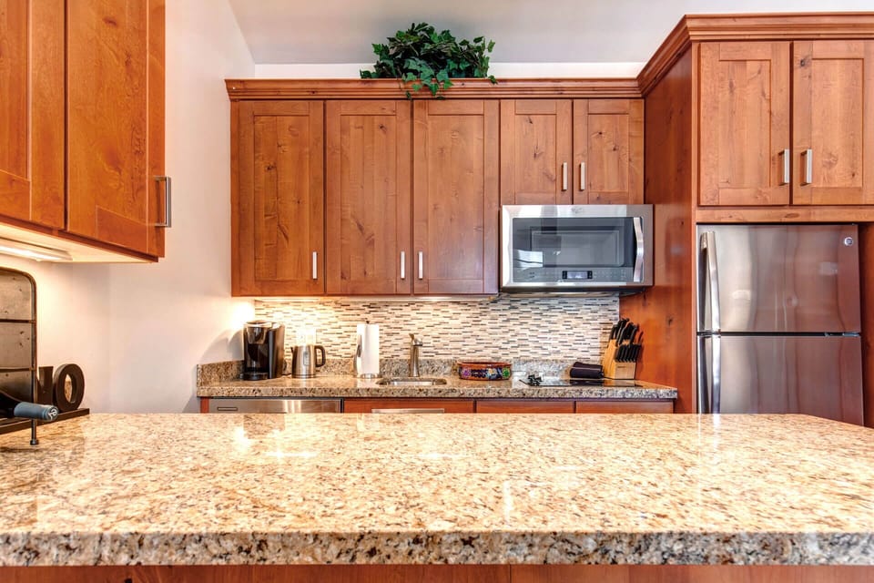 Prospector Lodge 627: Full kitchen