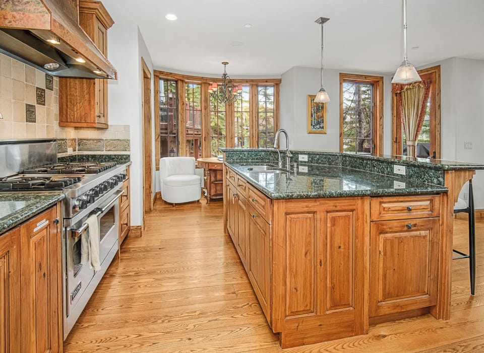 Full Kitchen