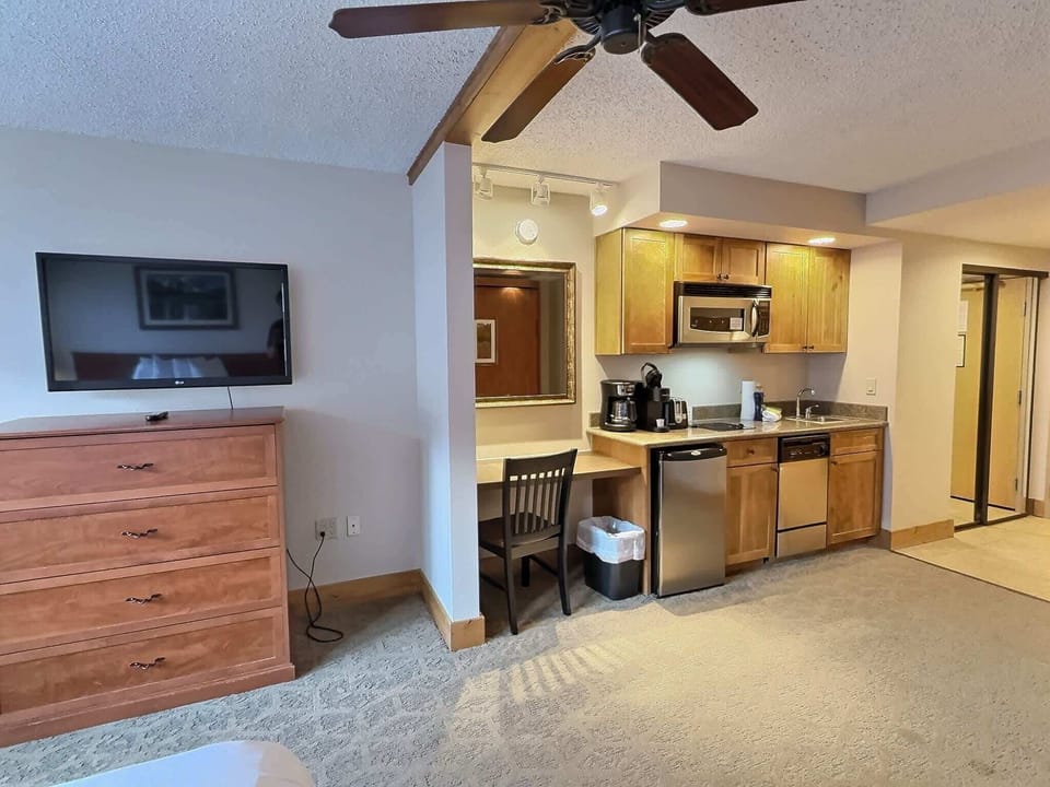 Kitchenette | Listed with @BookTraverse