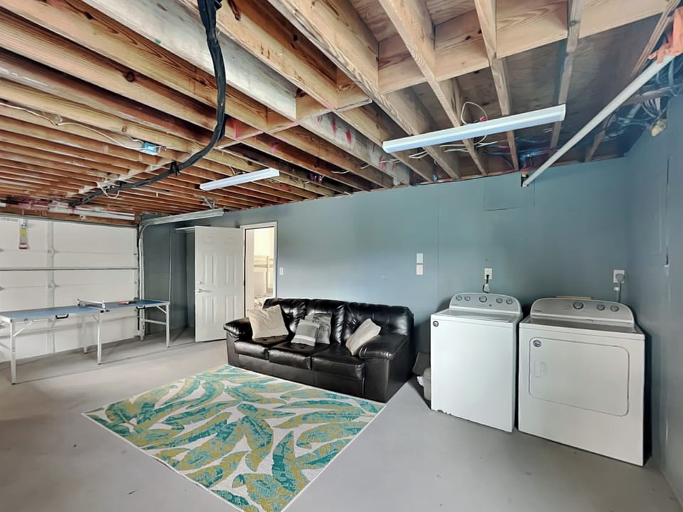 Garage - Laundry