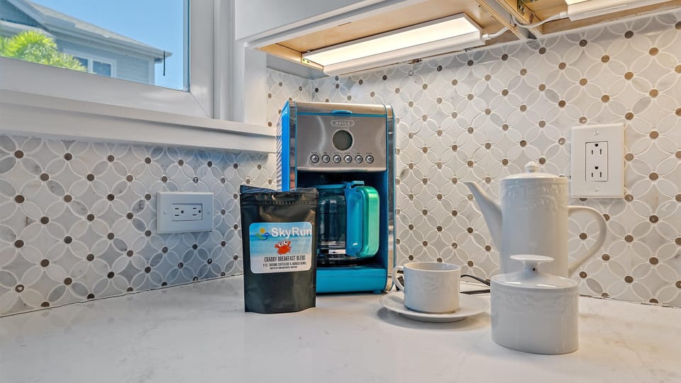 Condo, 2 Bedrooms | Coffee and/or coffee maker