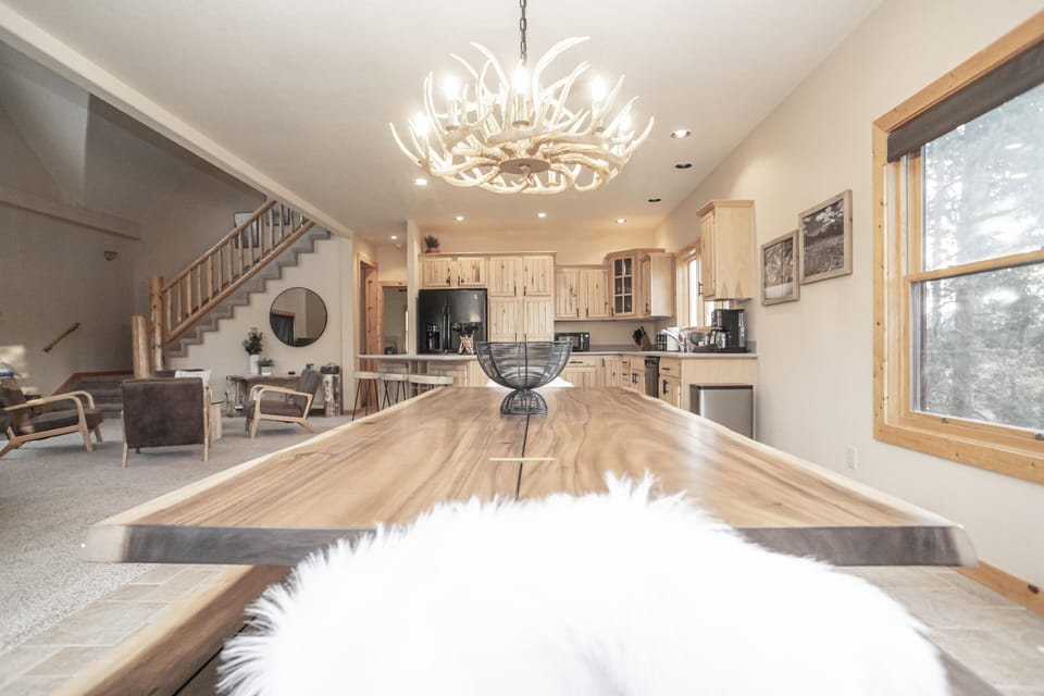 Cabin, 4 Bedrooms | Dining