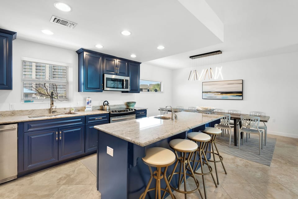 Eat-in bar seating