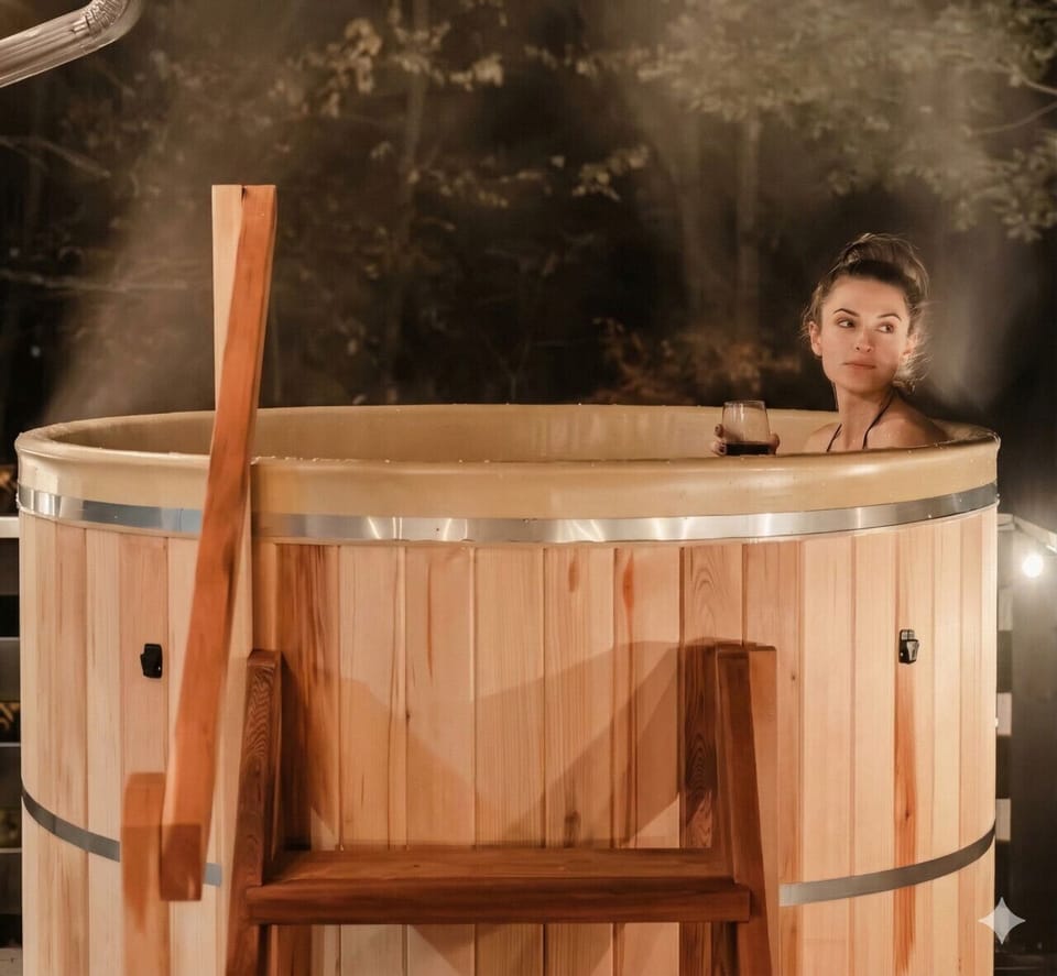 Natural 6 seater cedar hot tub. Combining the therapeutic effects of hydrotherapy with nature. Key benefits include improved circulation, reduced muscle/joint pain, lowered stress, enhanced sleep quality, and an eco-friendly soaking experience.