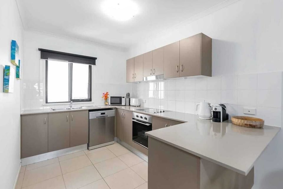 You’ll find all you need to cook meals at home in the fully equipped kitchen, plus a dishwasher for easy clean-up.
