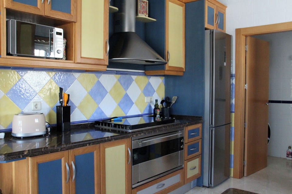 Fully fitted kitchen