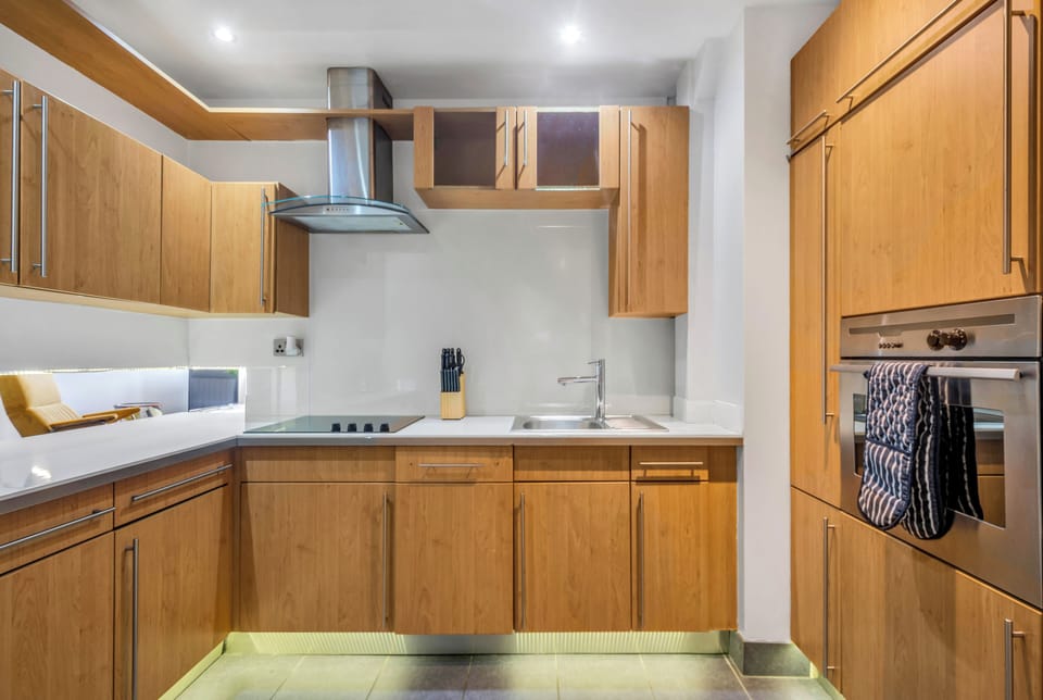 Standard Apartment, 3 Bedrooms, Non Smoking, Kitchenette | Private kitchen | Electric kettle