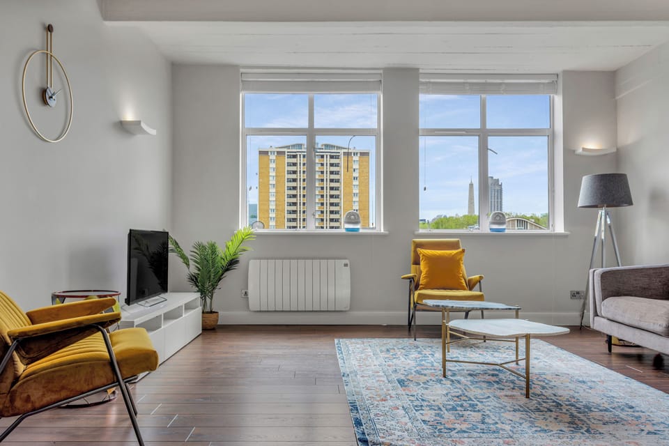 Standard Apartment, 3 Bedrooms, Non Smoking, Kitchenette | Living area | 40-inch TV with satellite channels