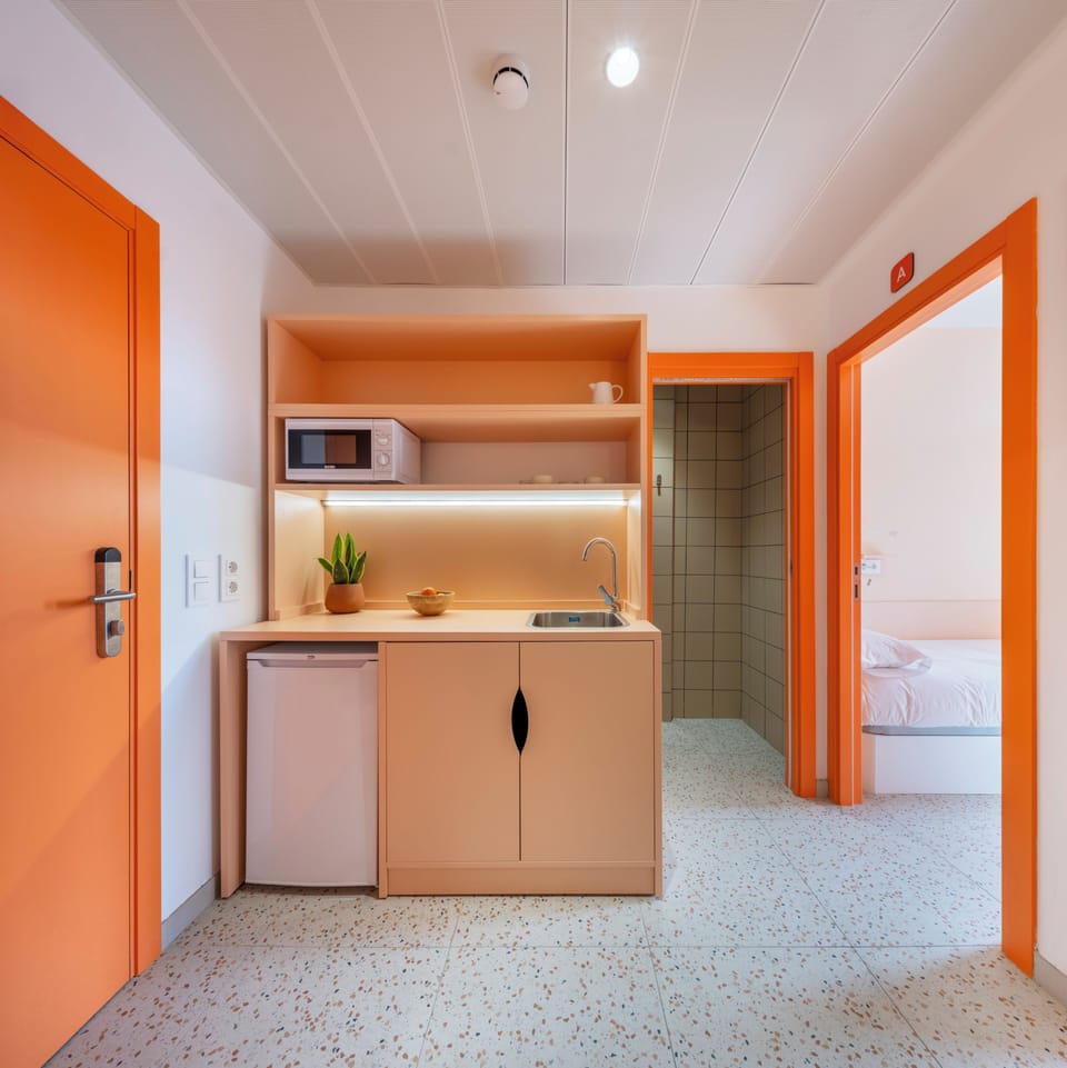 Basic Single Room | Hypo-allergenic bedding, desk, laptop workspace, soundproofing