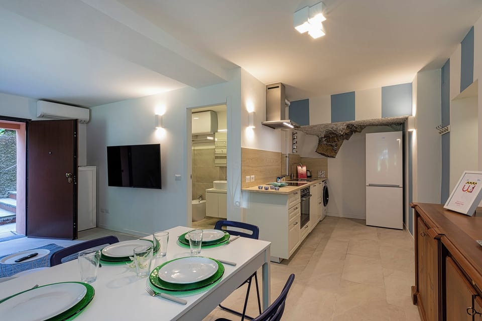 Apartment, Canal View | Dining room