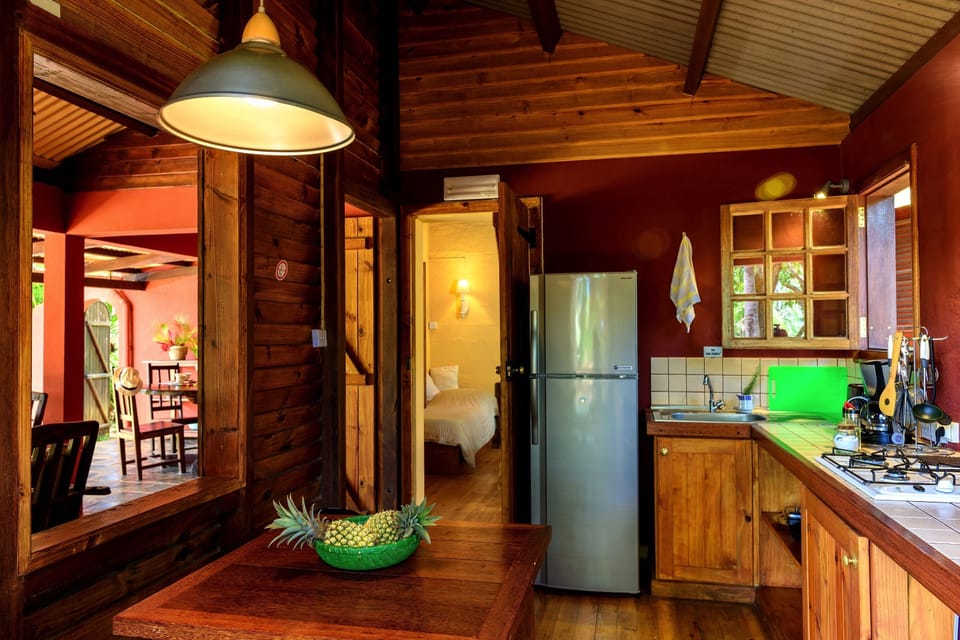 Cottage, 1 Bedroom, Kitchen, Garden Area | Private kitchenette | Coffee/tea maker, fridge, microwave, oven