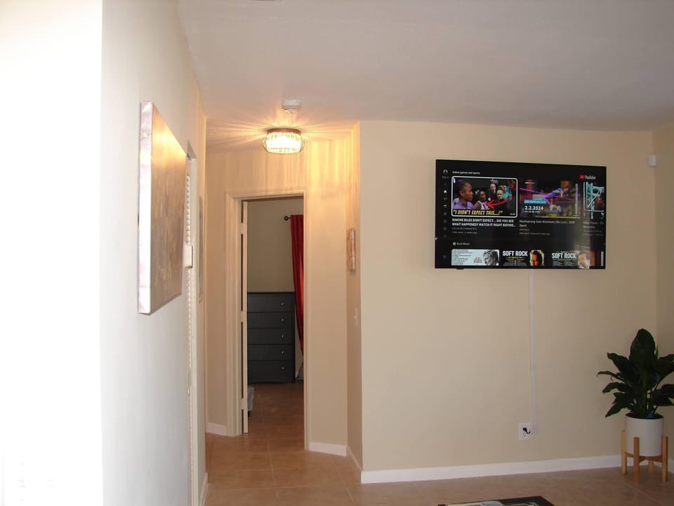 Living room - WALL TV 
