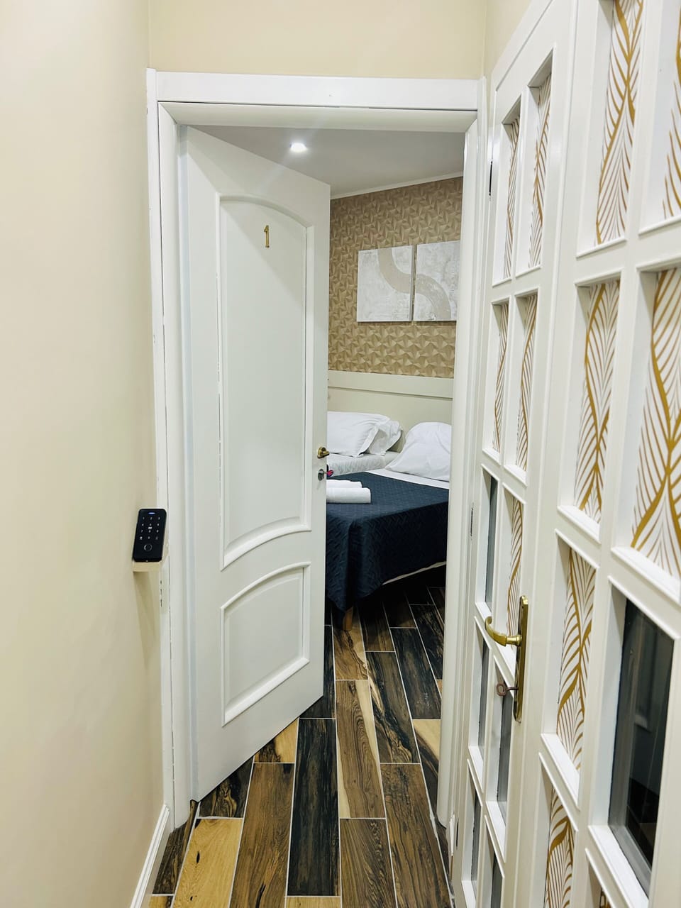 Business Room | Hypo-allergenic bedding, down comforters, memory foam beds, in-room safe