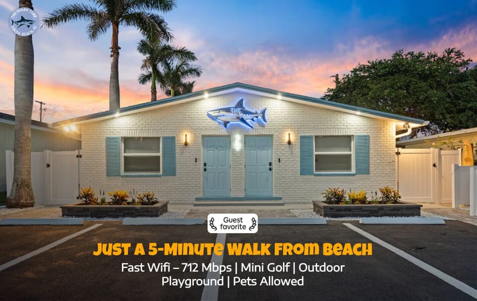 Cocoa Beach retreat—5-minute stroll to surf, fast Wi-Fi, and family-friendly perks.
