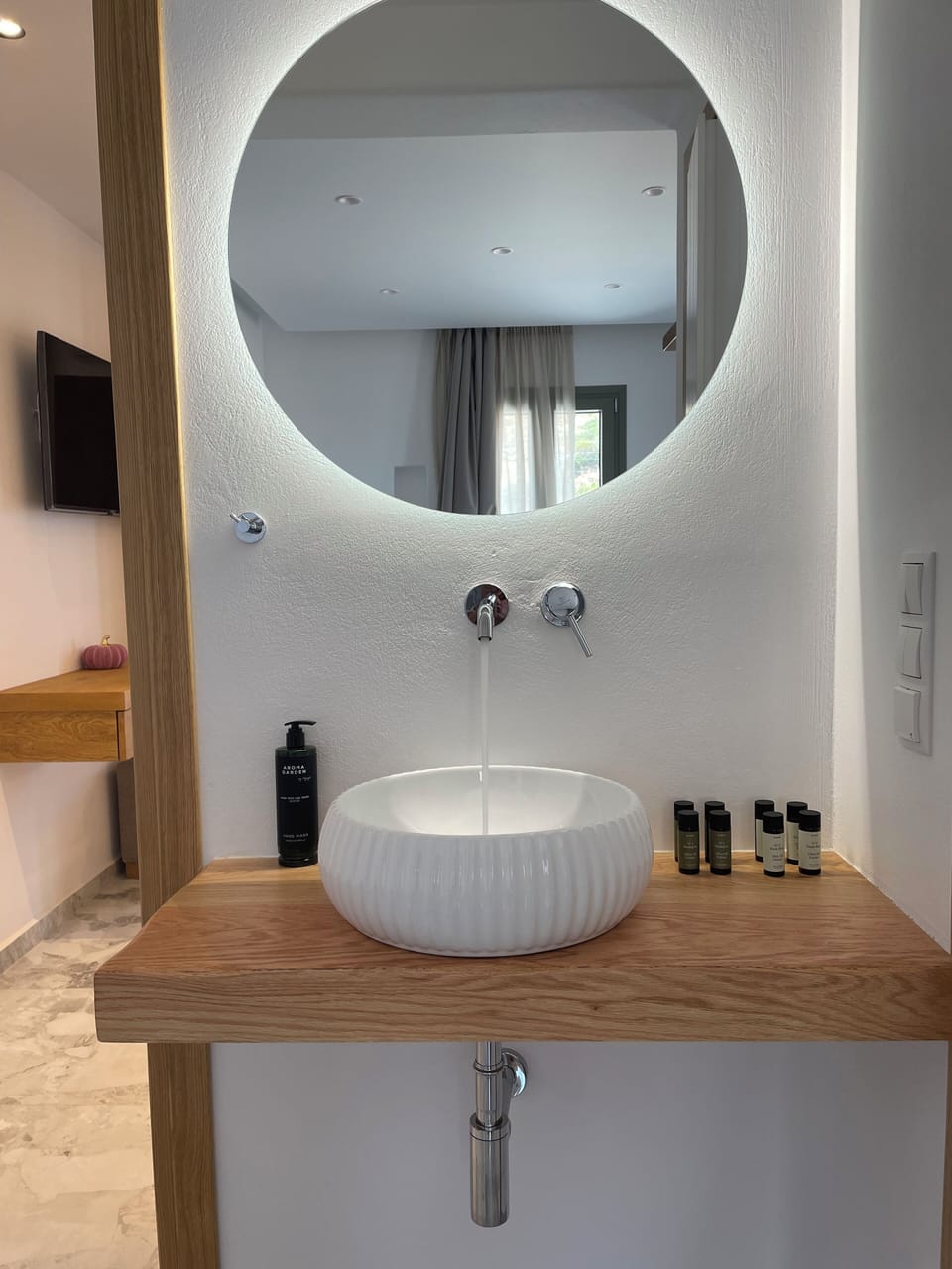 Superior Apartment, Ocean View | Bathroom | Hair dryer, towels, toilet paper