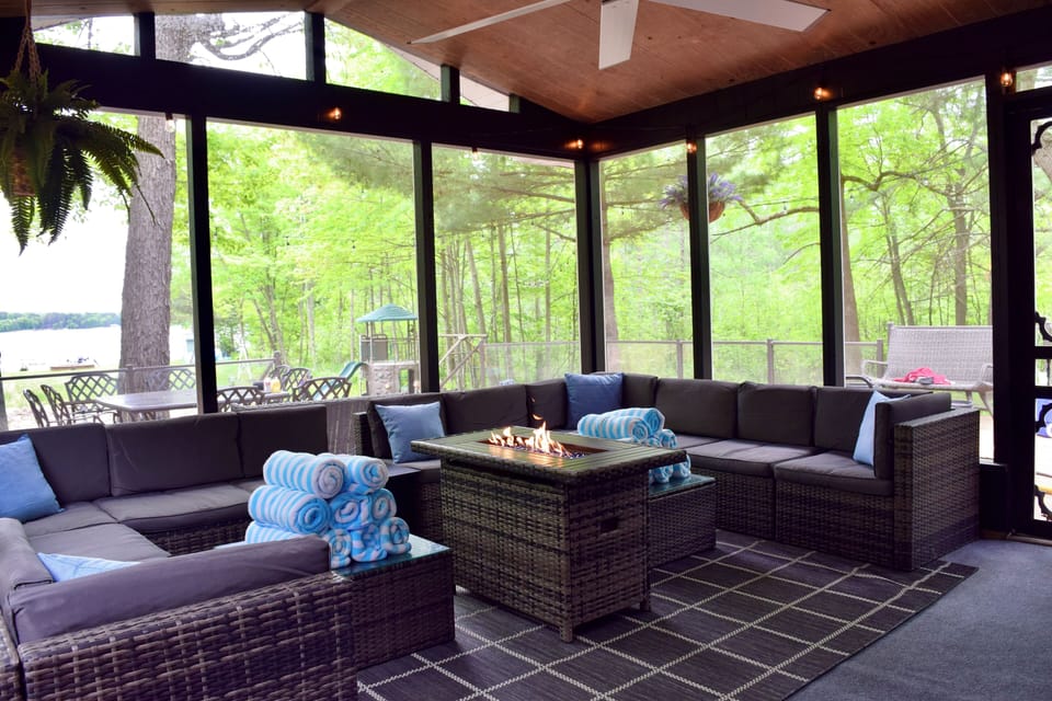 Plenty of room for large groups to hang out in the screened in porch.
