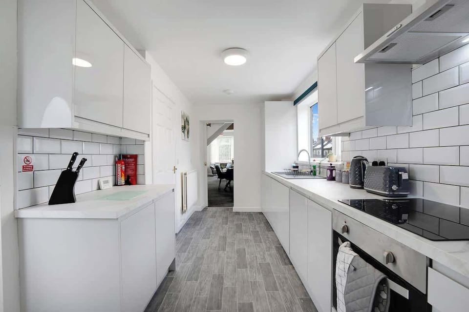 Kitchen equipped with all essentials, including a oven, fridge and full cookware set.