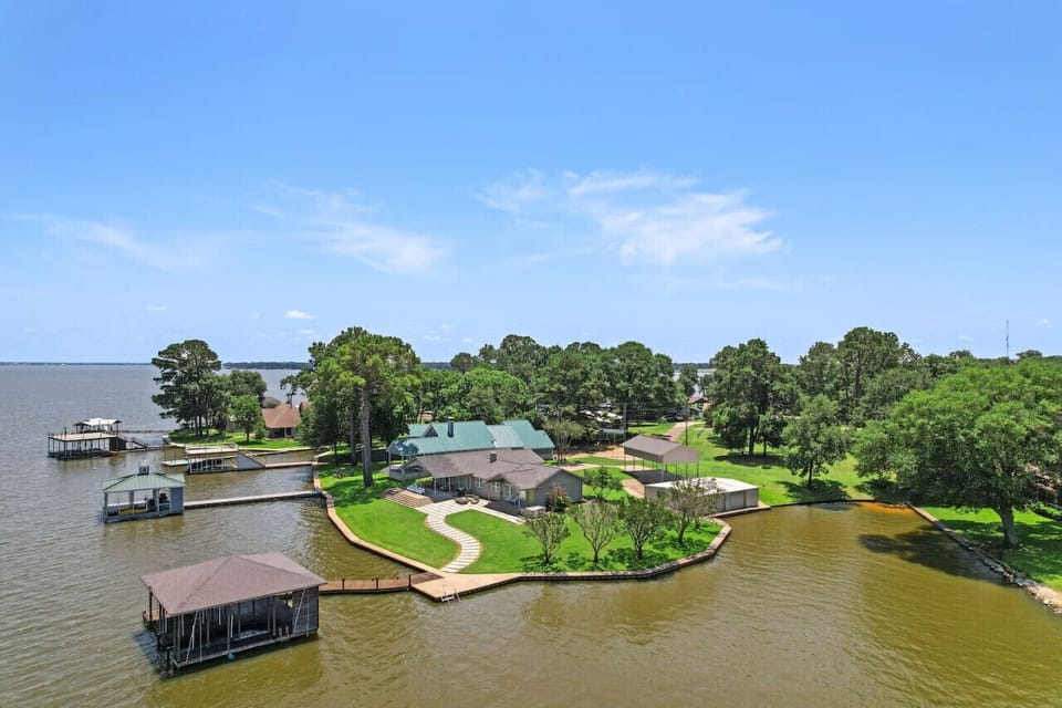 Overview of THE LAKEHOUSE
