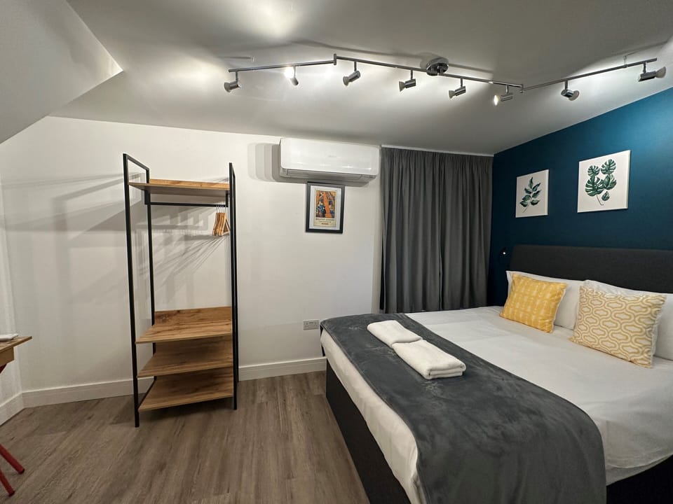 Double Room | Blackout drapes, iron/ironing board, free WiFi, bed sheets