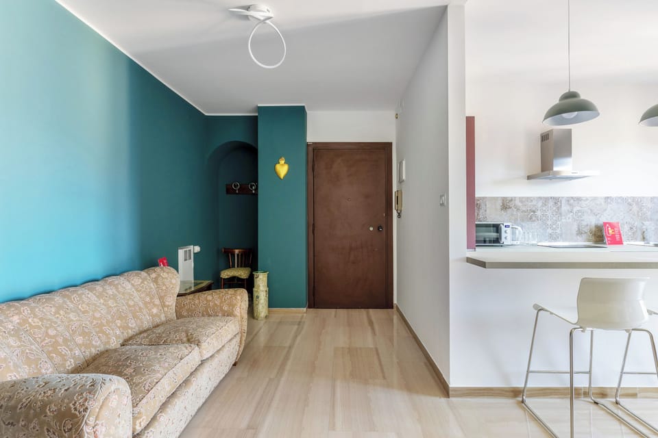 Condo | Living area | 35-inch flat-screen TV with digital channels