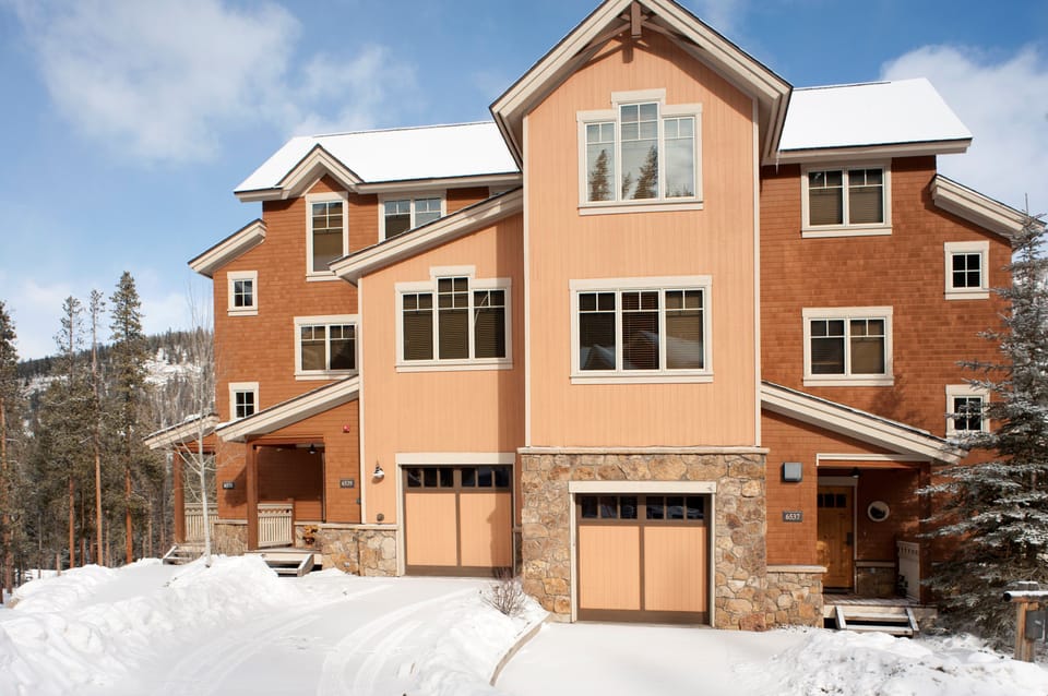 Enjoy your stay year-round at Settler Creek.