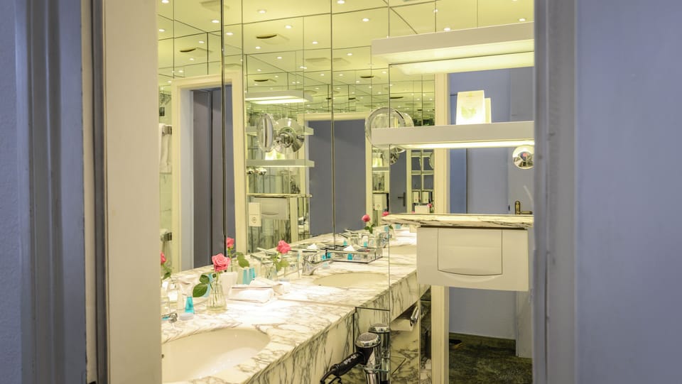 Superior Room | Bathroom | Free toiletries, hair dryer, bathrobes, slippers