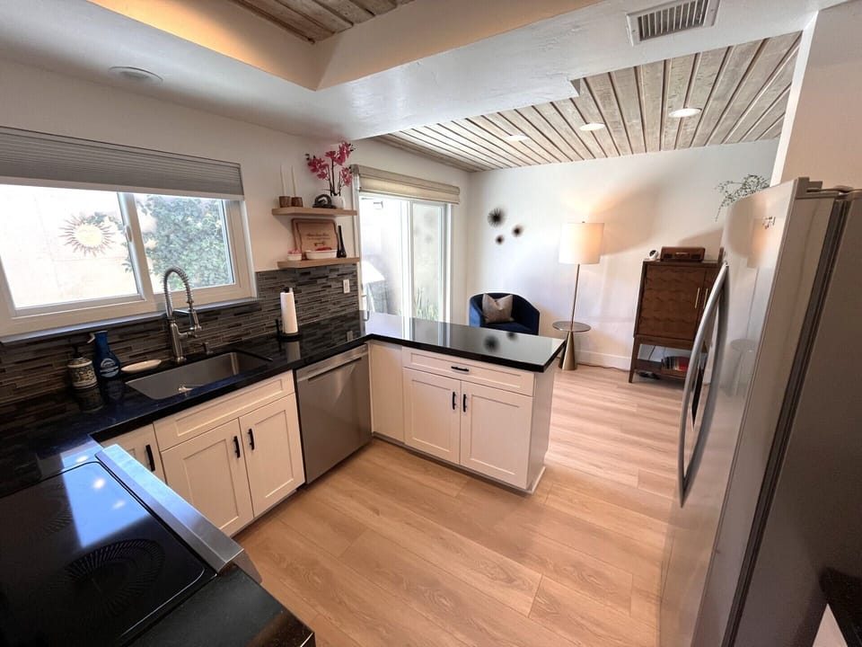 Fully equipped kitchen to easily cook for and serve 8 guests