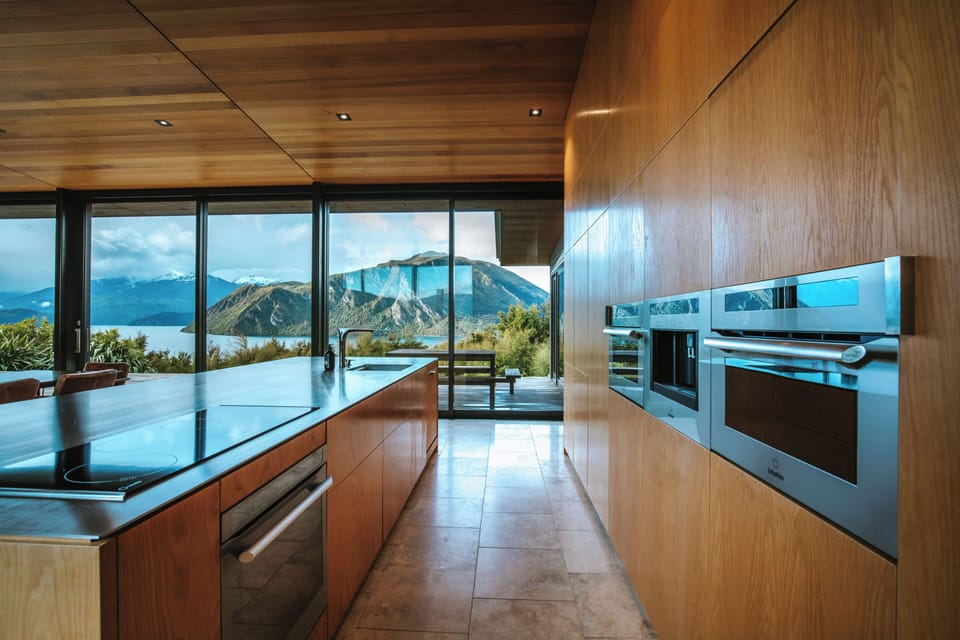Luxury House, 3 Bedrooms, Lake View | Private kitchen | Full-size fridge, microwave, oven, stovetop